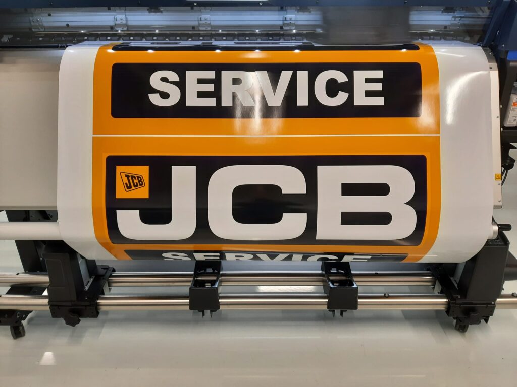 suurkuvatulostin töissä